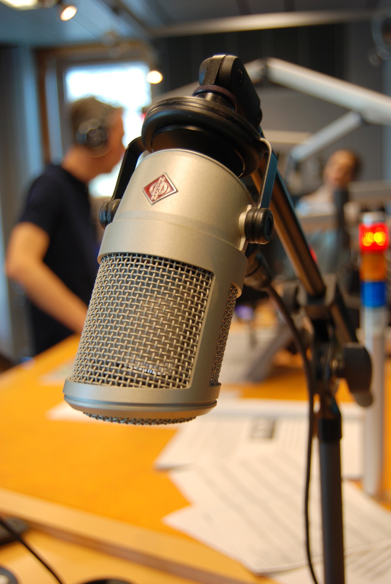 on-air-764507_1920
